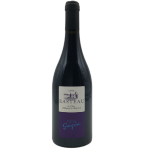 Cépages : Grenache et Mourvèdre. Dégustation : Une couleur intense tirant sur le violacé, des arômes de fruits rouges et d’épices (cerise, grenade), une trame tannique élégante et puissante, une belle persistance aromatique en bouche… Un vin corps et âme. Accords mets et vins : Carré d agneau en croûte d’herbes, côte de bœuf grillée. Garde : 12 ans Température de service : 18°C