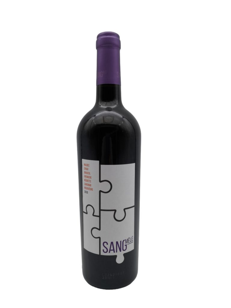 Cépages : Sang-Mêlé est le fruit de l’union de 4 terroirs : Malbec, Syrah, Braucol, Grenache, Négrette, Carignan et Mourvèdre. Dégustation : Sang-Mêlé est empreint d’une robe noire somptueuse et d’une intensité aromatique marquée par des arômes de cerises kirschées. La bouche est concentrée et charnue, avec des grains de tanins mûrs. La finale est veloutée, d’une grande finesse. Accords mets et vins : En accompagnement d’un burger de canard, de fromages affinés ou de desserts au chocolat. Température de service : 16°C